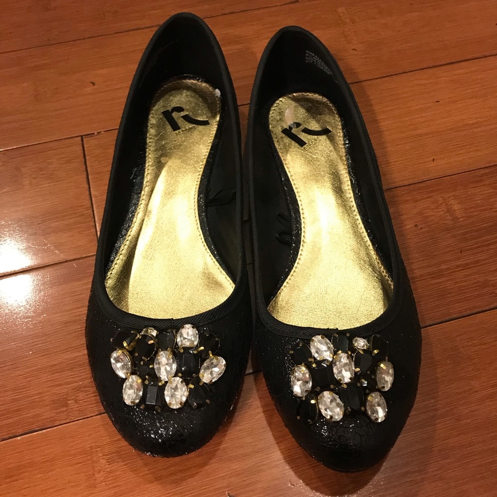 NWOT. Report black flats